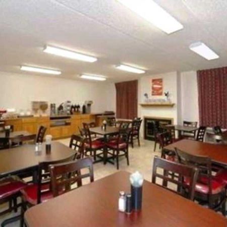 Econo Lodge At Nasa Webster Restaurant foto